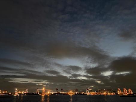 夕暮れの埠頭 夕暮れの埠頭の写真