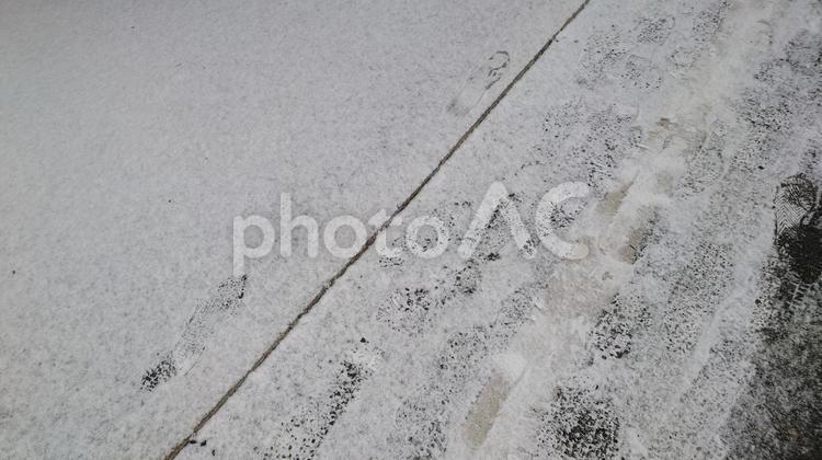 雪のハイキング道 屋外,灰色,雪の写真素材