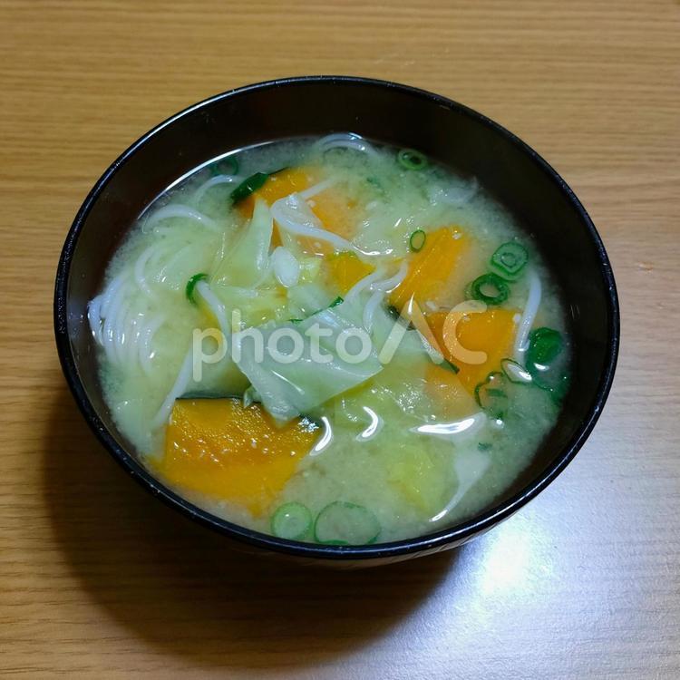 夕飯の南瓜のお味噌汁 味噌汁,お味噌汁,カボチャの写真素材