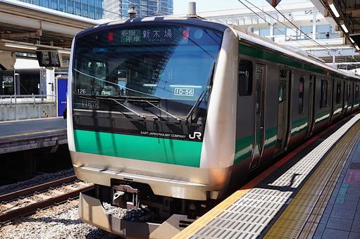 大崎駅に停車中の埼京線電車 埼京線,東京臨海高速鉄道,りんかい線の写真素材