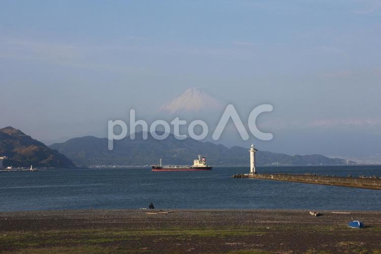 春の富士山と大型船 富士山,大型船,灯台の写真素材