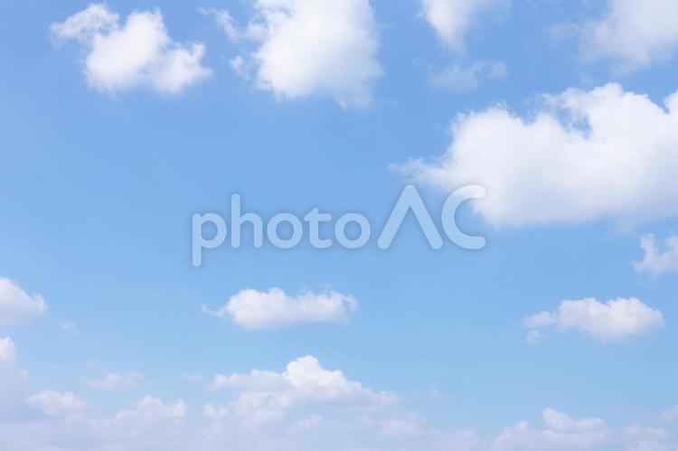 青い空と白い雲の背景素材 空,雲,青空の写真素材