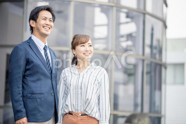 カジュアルビジネスの会社員 ビジネスマン,笑顔,ビジネスウーマンの写真素材