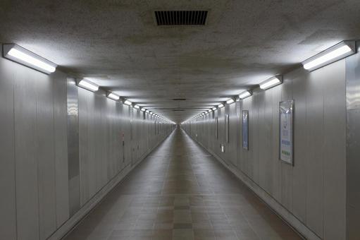 東成田駅から成田空港への長い地下通路 地下通路,地下道,通路の写真素材