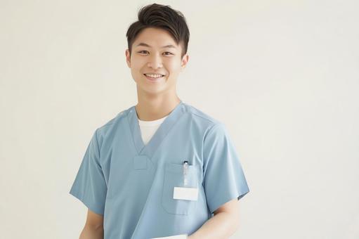 若手男性看護師の笑顔ポートレート 若手男性看護師の笑顔ポートレートの写真