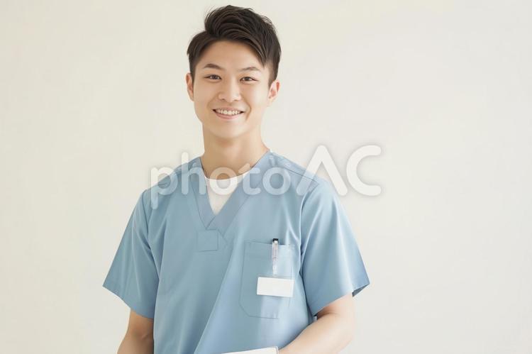 若手男性看護師の笑顔ポートレート 看護師,男性看護師,日本人男性の写真素材