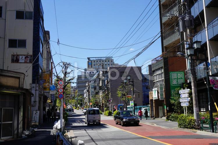 東京都文京区　根津神社へ通じる道路 根津,根津駅,東京メトロの写真素材
