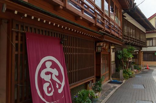 渋温泉、街並み 渋温泉、街並み 渋温泉,街並み,伝統的建造物の写真素材