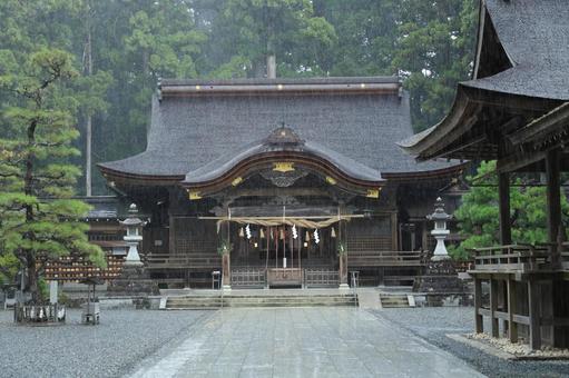 雨の日の小国神社 雨の日の小国神社 参道,パワースポット,小国神社の写真素材