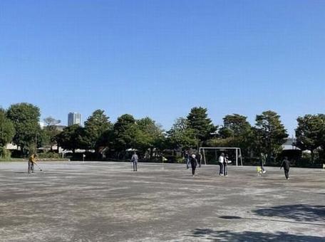 秋晴れの空の下で楽しむグラウンドゴルフ グランドゴルフ,スポーツ,秋晴れの写真素材