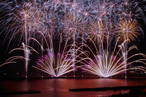 晩夏の熱海海上花火大会 17 晩夏の熱海海上花火大会 17の写真