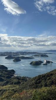 青い空と海に浮かぶ橋 青い空と海に浮かぶ橋の写真