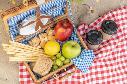色々なパンやフルーツとコーヒー ピクニックバスケット,フルーツ,ぶどうの写真素材