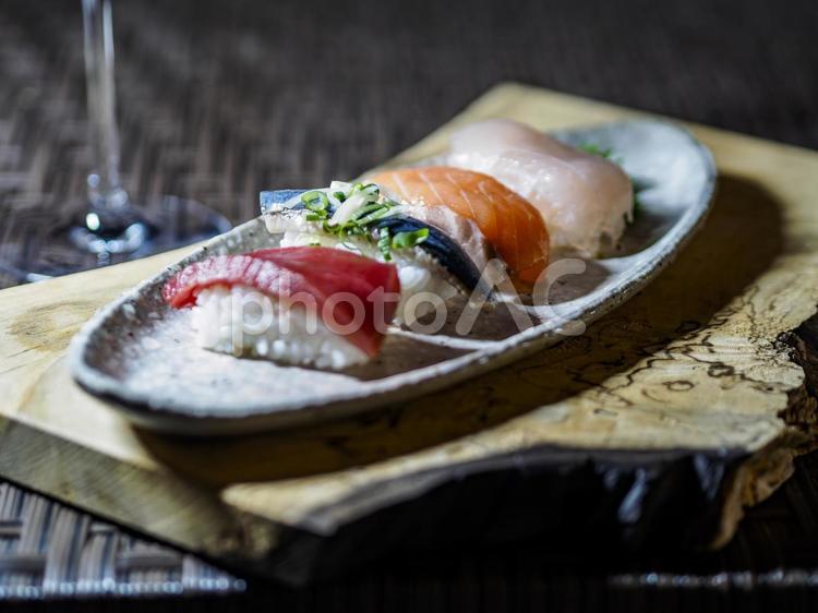 今宵はお寿司で一杯 お寿司,一杯,お酒の写真素材