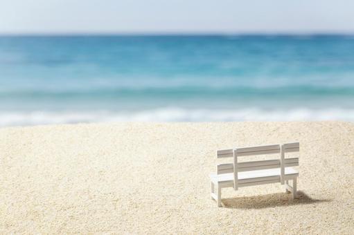 海　浜　ベンチ　夏の名残 ベンチ,海,砂浜の写真素材