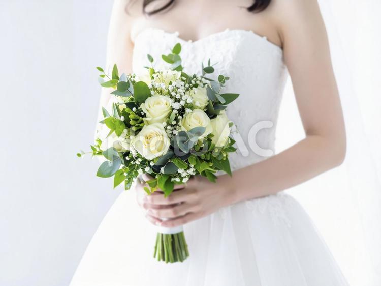 ブーケを持つ花嫁　AI生成画像 ブーケ,花束,ウェディングの写真素材