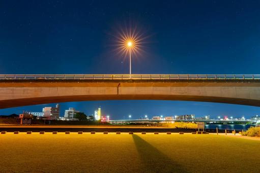 夜の赤江大橋 夜の赤江大橋の写真