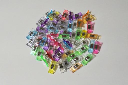 カラフルなクリップ カラフルなクリップの写真