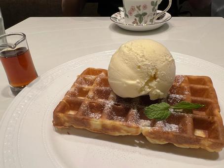 ワッフルとバニラアイス ワッフルとバニラアイス ワッフル,アイスクリーム,バニラの写真素材