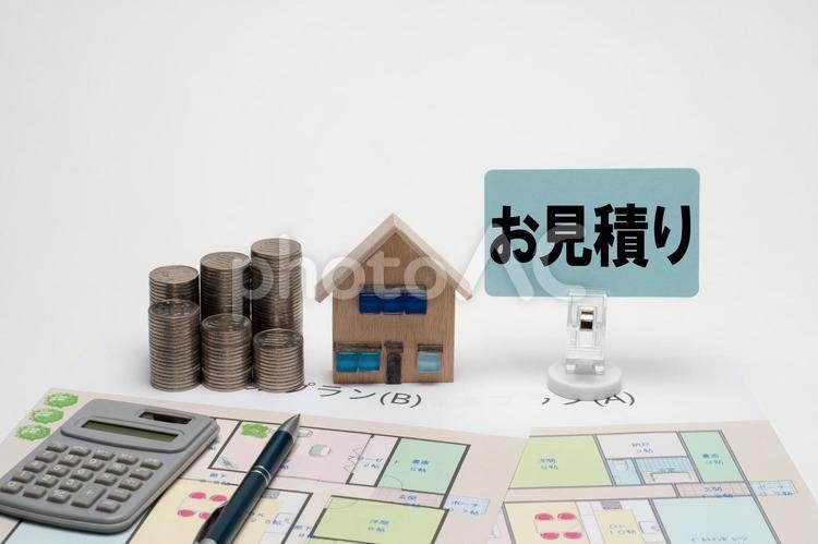 間取り図と積み上げたコインで住宅資金 リフォーム,見積り,住宅ローンの写真素材