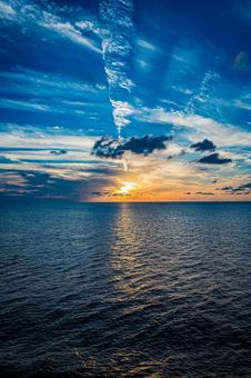 日本海　フェリーからの風景 日本海,日本海フェリー,海の写真素材