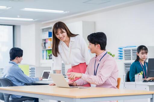 オフィスで働くビジネスマン。 ビジネス,人物,日本人の写真素材