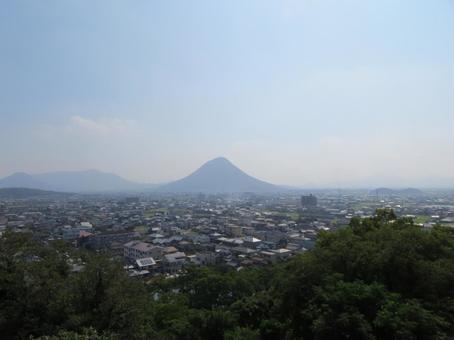 丸亀城 城跡からの眺望 讃岐富士 丸亀城 城跡からの眺望 讃岐富士の写真