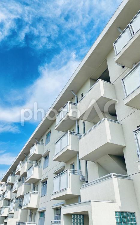 典型的な公営住宅の外観風景 集合住宅,公営住宅,住宅の写真素材