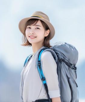 山登りに挑む女性 山登りに挑む女性の写真