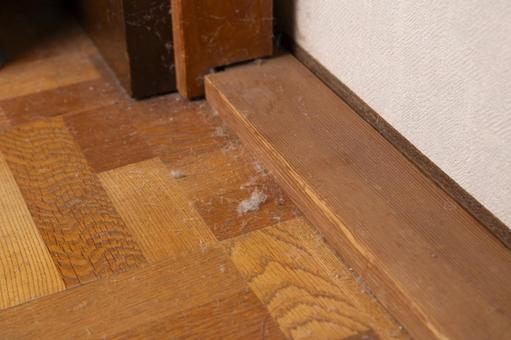 フローリングの床にたまったホコリ ほこり,埃,ちりの写真素材