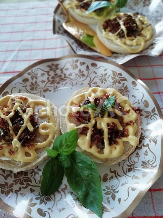 マヨネーズを使ってオープンサンド パン,朝食,マヨネーズの写真素材