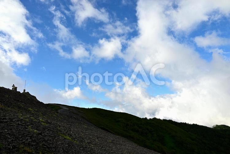 青空と稜線 旅,７月,夏の写真素材