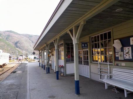 昭和の面影・吉ケ原駅舎(旧片上鉄道)① 昭和の面影・吉ケ原駅舎(旧片上鉄道)①の写真