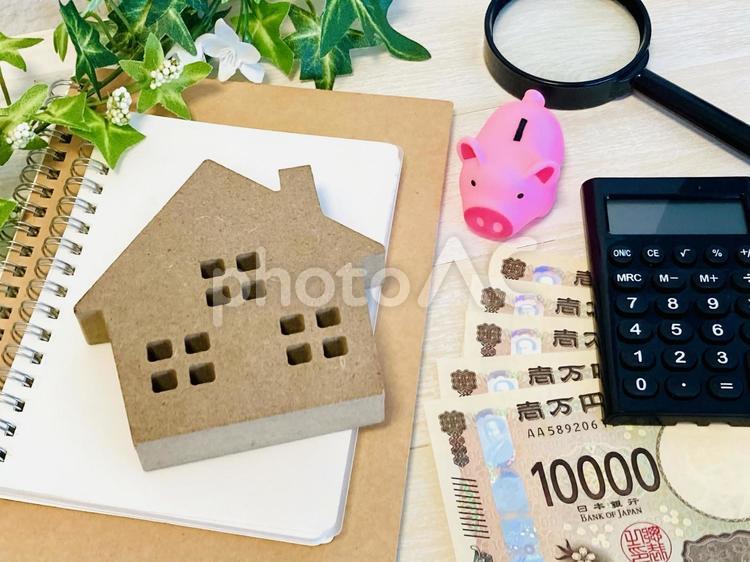 家計見直し・住宅費 家計,家計簿,電卓の写真素材