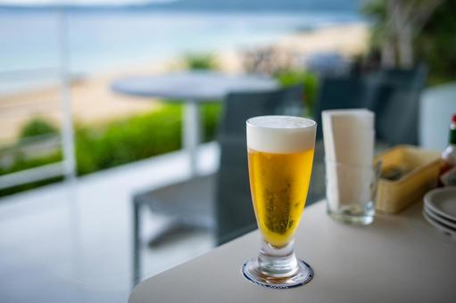 テラスのビール 奄美,奄美大島,海の写真素材