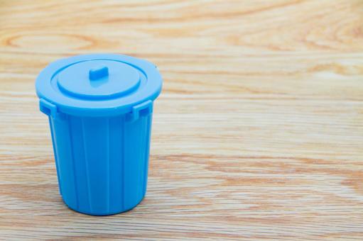 trash can, JPG