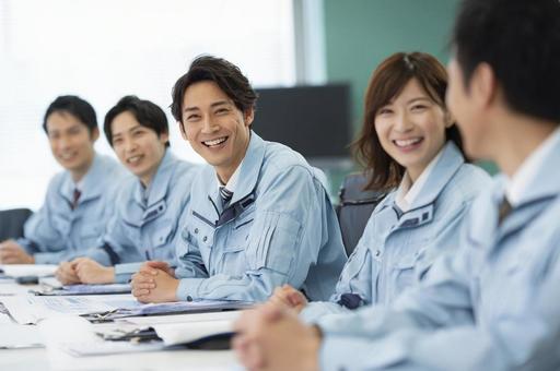 作業服で打ち合わせ-4 作業服で打ち合わせ-4の写真