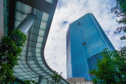 高層ビル青空と樹木 高層ビル,青空,雲の写真素材