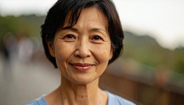 肌がきれいで若く見える50代の日本人女性の写真