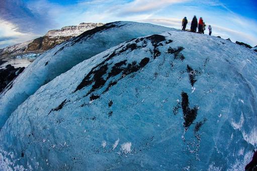 氷河の上を歩く人々 氷河の上を歩く人々 氷河,人々,アイスランドの写真素材