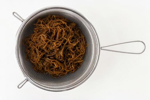 洗った沖縄産生もずく 太もずく,モズク,生もずくの写真素材