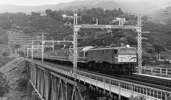 根府川鉄橋で撮影したEF58形 根府川鉄橋で撮影したEF58形 のりもの,鉄道写真,鉄道車両の写真素材