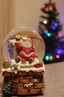 クリスマスのスノードーム スノードーム,クリスマス,クリスマスツリーの写真素材