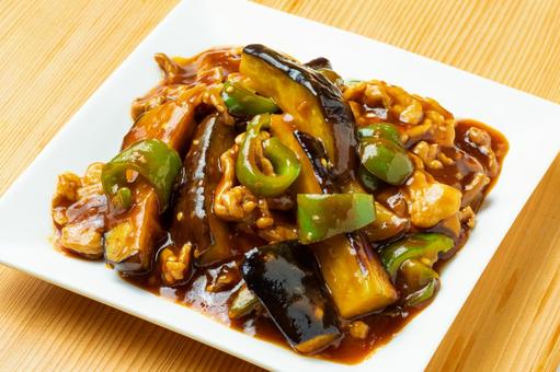 お皿いっぱいの麻婆茄子1 お皿いっぱいの麻婆茄子1 麻婆茄子,マーボー茄子,麻婆の写真素材