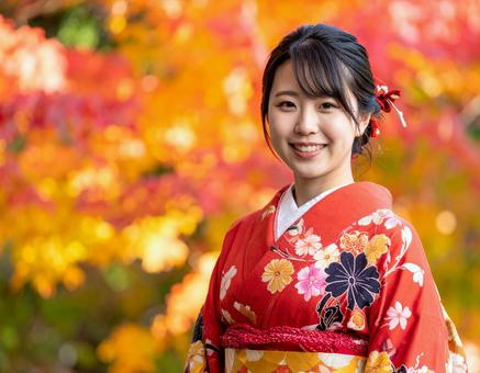 秋・もみじと和装の彼女 秋・もみじと和装の彼女の写真