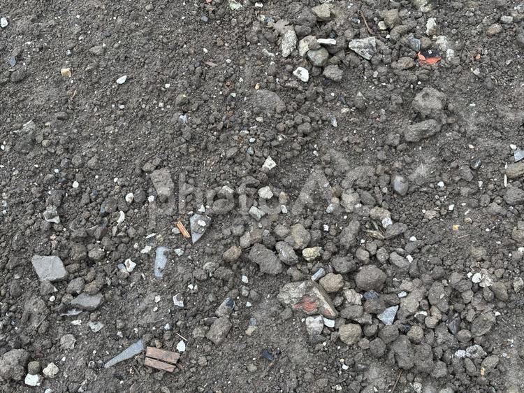 大きめの石がある地面 砂利,石,地面の写真素材