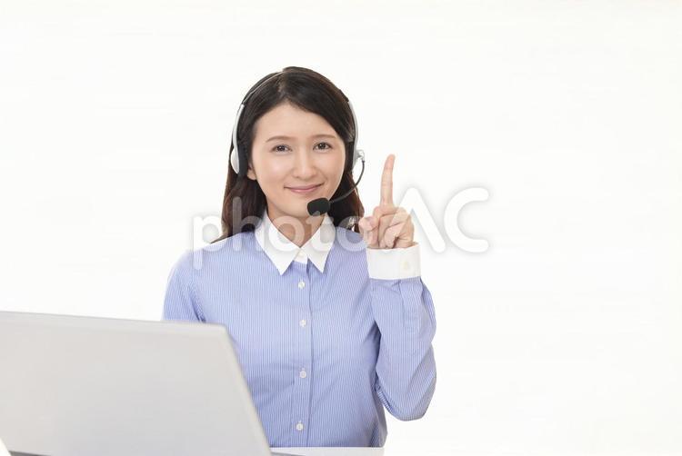 指さす笑顔のオペレーター 女性,ビジネス,仕事の写真素材