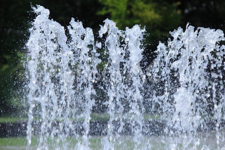 噴水の風景４　水しぶき 噴水,広場,水しぶきの写真素材