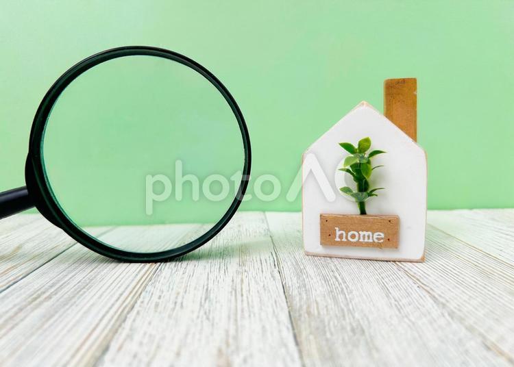 虫眼鏡と家 家,住宅,住まいの写真素材