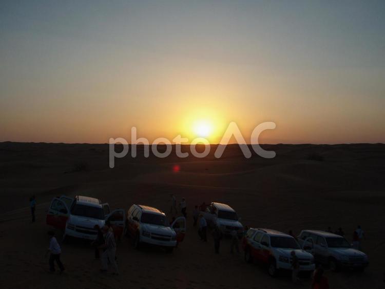 ドバイ砂漠の夕暮れ3 ドバイ,夕日,砂漠の写真素材